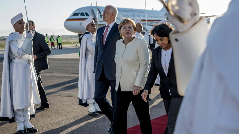 Kanzlerin-merkel-bei-der-ankunft-in-marrakesch-unter-dem-dach-der-vereinten-nationen-un-will-die-internationale-gemeinschaft-einen-weltweiten-vertrag-zur-sicheren-geordneten-und-regulaeren-migration